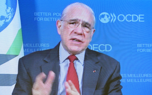 앙헬 구리아(Angel Gurria) OECD 사무총장이 17일 오후 서울 종로구 포시즌스호텔에서 열린 KDI 개원 50주년 기념 국제컨퍼런스 'What's Next? KDI가 본 한국경제 미래과제'에 축하 메시지를 전하고 있다./오승현 기자