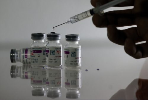 식품의약품안전처가 아스트라제네카(AZ)의 코로나19 백신에 대해 마지막 품질 검정 단계인 국가출하승인 절차를 17일 완료했다. /연합뉴스