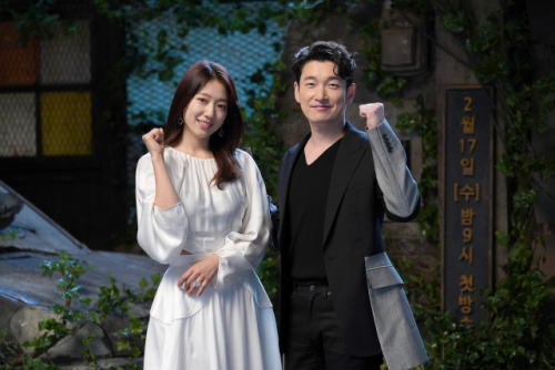 17일 오후 진행된 JTBC '시지프스 : the myth' 제작발표회에 참석한 배우 박신혜, 조승우. / 사진=JTBC 제공