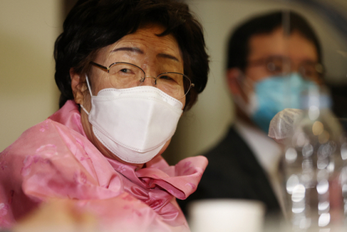 일본군 위안부 피해자 이용수 할머니가 16일 프레스센터에서 열린 ‘일본군 위안부 문제 유엔 국제사법재판소 회부 촉구 기자회견’에서 발언을 하고 있다./연합뉴스
