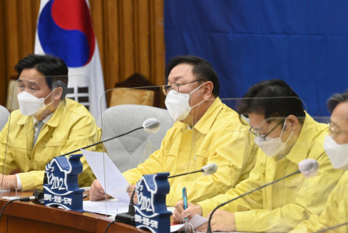 김태년 더불어민주당 원내대표가 18일 오전 국회에서 열린 정책조정회의에서 발언하고 있다. /연합뉴스