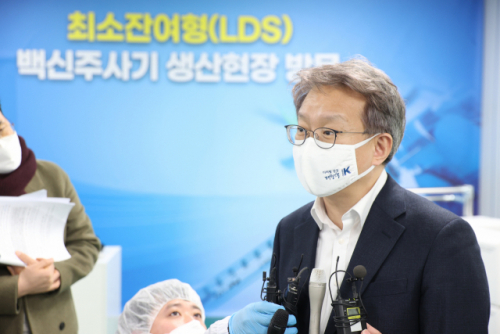 일본도 실패한 '쥐어짜기' 주사기 대량 생산…삼성이 도와 가능했다