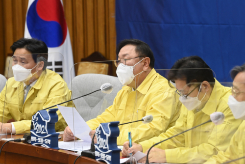 민주당 ‘DJ · 盧 운운의 불법 MB 검사 혐의 … 손바닥으로 하늘을 가리지 마라’