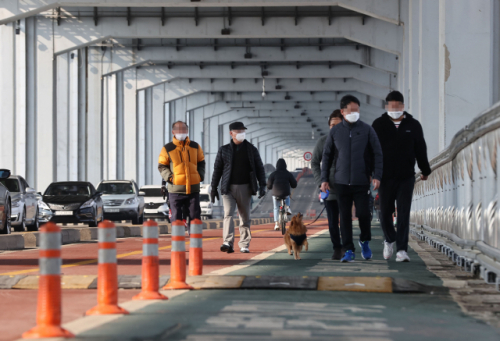 남부지방 낮 기온 20도 안팎…전국이 포근