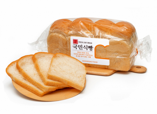 신세계푸드가 선보인 ‘국민식빵’. ‘국민식빵’은 850g에 1,980원으로 시중에서 판매되는 비슷한 종류의 식빵에 비해 1,000원 이상 저렴하다.