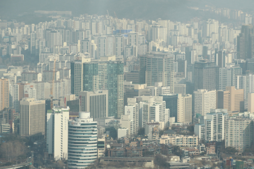 서울 영등포구 63스퀘어에서 바라본 서울 시내 아파트 단지./연합뉴스