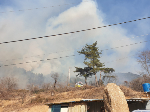 경남 하동군 산불 새벽부터 헬기 등 600여명 투입