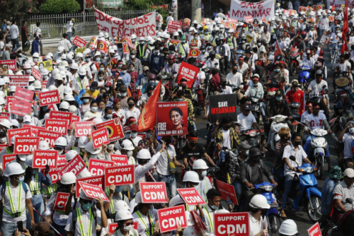 군부의 강경 진압 경고에도…미얀마, 쿠데타 규탄 대규모 시위