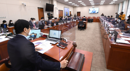 국회에서 열린 산업통상자원중소벤처기업위원회 전체회의. /연합뉴스