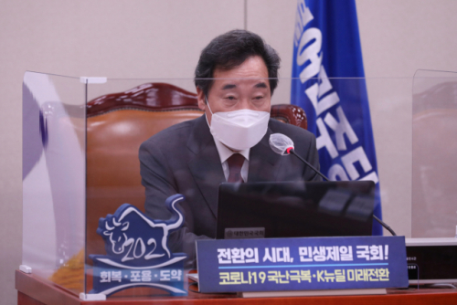 더불어민주당 이낙연 대표가 24일 국회에서 열린 화상 의원총회에서 발언하고 있다./연합뉴스