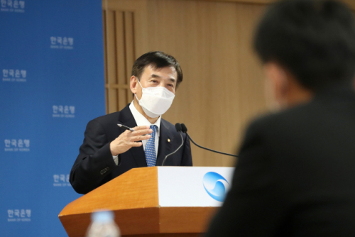 이주열 한국은행 총재가 25일 오전 서울 중구 한국은행에서 열린 통화정책방향 기자간담회에서 발언하고 있다. / 사진제공=한은