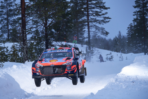 현대자동차 ‘i20 Coupe WRC’ 랠리카가 주행하고 있는 모습. /사진제공=현대차