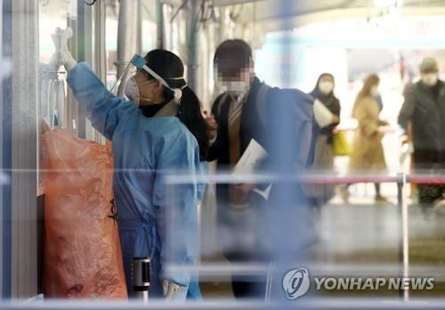 동두천 임시선별검사소 선제검사서 외국인 근로자 무더기 감염