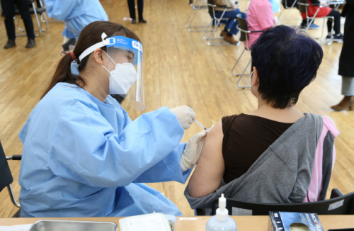 코로나 19 백신 어제 하루 63,644 명이 예방 접종 … 5 일간 누적 83,428 명