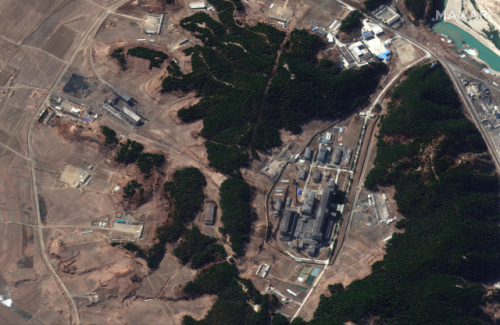 38노스. 북 영변핵시설서 연기나는 사진 공개…'플루토늄 추출 사전작업일수도'
