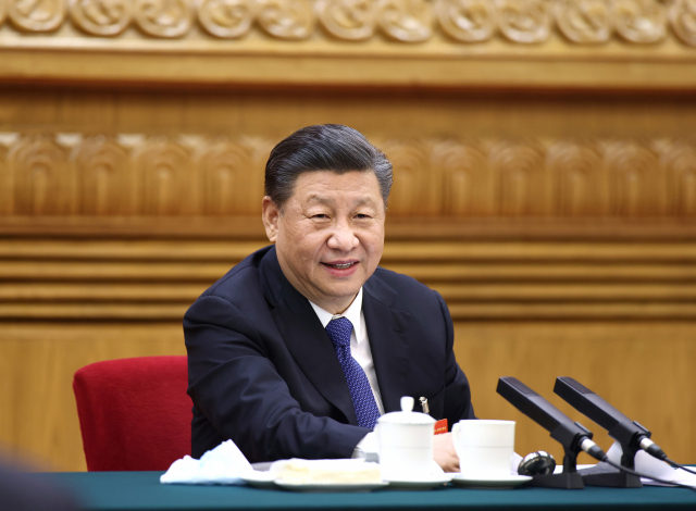 시진핑 중국 국가주석이 지난 5일 내몽골 전인대 대표단을 만난 자리에서 중국어 교육을 강조하고 있다. /신화연합뉴스