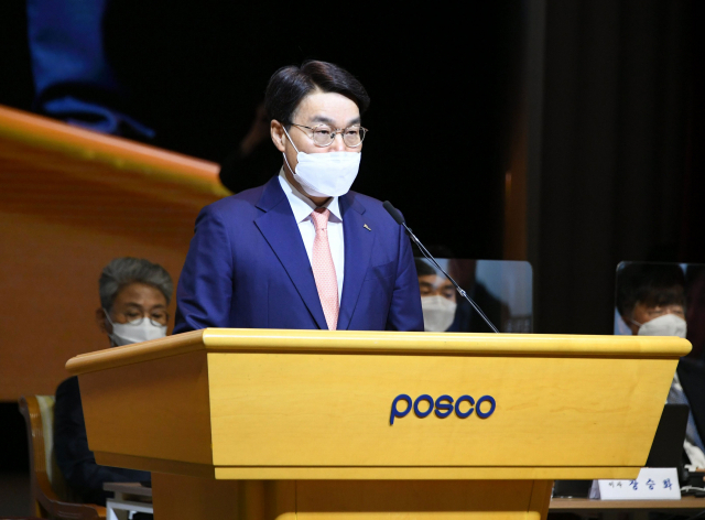 최정우 포스코 회장이 12일 서울 대치동 포스코센터에서 열린 제53기 정기 주주총회 및 이사회에서 발언하고 있다./사진 제공=포스코