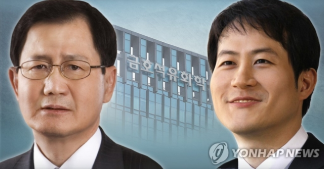금호석유화학 박찬구(왼쪽) 회장과 박철완 상무./연합뉴스