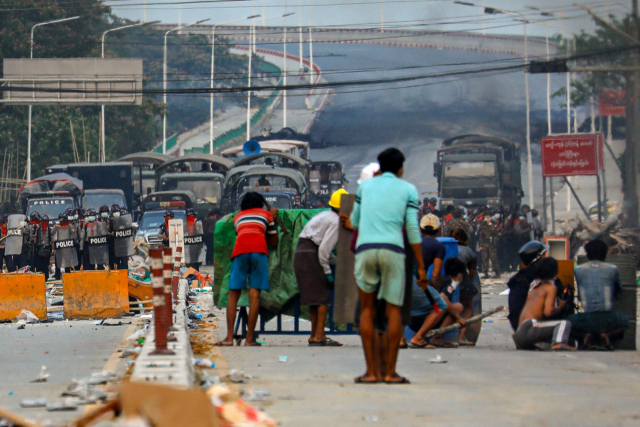 미얀마에서 쿠데타 항의 시위대를 향한 군경의 실탄 발사 뿐만 아니라 무자비한 고문에 따른 희생자도 속출하고 있는 것으로 알려졌다. /AFP연합뉴스