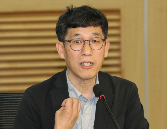 吳·安 단일화 지지부진에 진중권 '유권자 등신으로 아나'