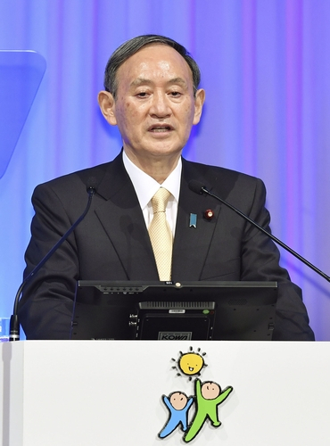 일본 집권 자민당 총재인 스가 요시히데(菅義偉) 총리가 21일 오후 도쿄의 한 호텔에서 열린 자민당 당대회에서 연설하고 있다./연합뉴스