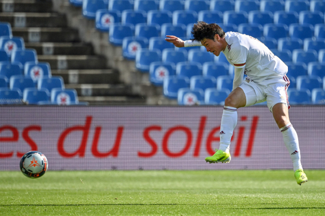 황의조가 몽펠리에와의 원정 경기에서 강력한 오른발 슛을 날리고 있다./몽펠리에=AFP연합뉴스