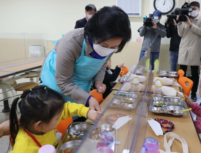 학교 급식현장 찾은 박영선