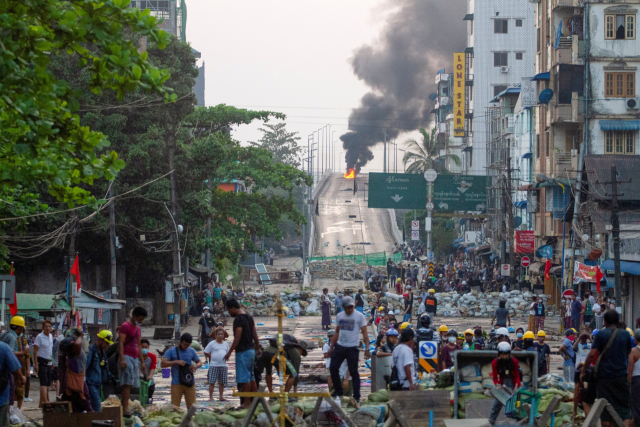 미얀마에서 지난달 쿠데타가 시작된 이후 군경의 폭력에 의한 사망자의 숫자가 250명으로 늘었다. /로이터연합뉴스