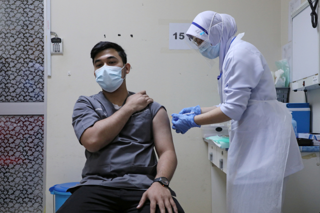 말레이시아 '코로나 백신 접종으로 사망·장애시 1억3,000만원 지원'