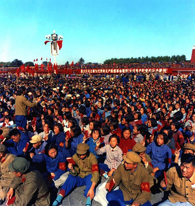 1966년 텐안먼광장에 집결한 홍위병./위키피디아