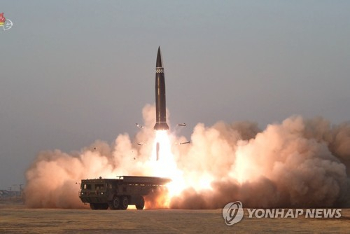 북한이 지난 25일 시험발사한 신형전술유도탄/조선중앙TV