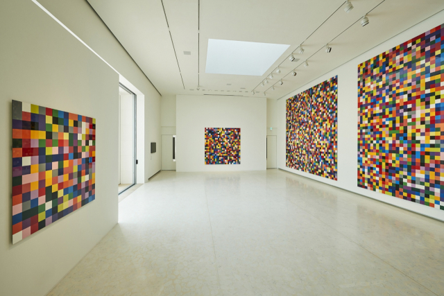 獨 추상화가 리히터의 4,900가지 색채의 향연
