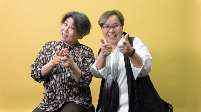 <우리는 중년의 삶이 재밌습니다>의 공동저자 안은영(오른쪽), 김영희 작가를 만나 그들의 연극과 함께 시작된 인생 2막 이야기를 들어봤다./사진=정혜선