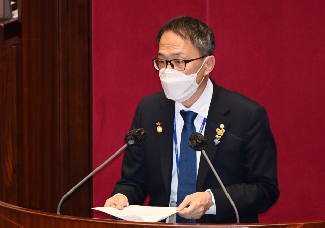 박주민 더불어민주당 의원이 지난 24일 국회에서 열린 본회의에서 발언을 하고 있다. /권욱기자