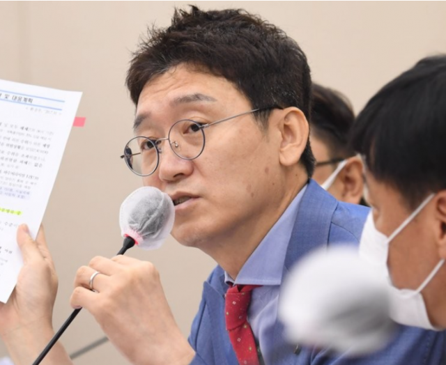 '前 당직자, 박영선 지지연설' 논란에 김웅 '민주당이 민주당해…거짓말계 고인물'