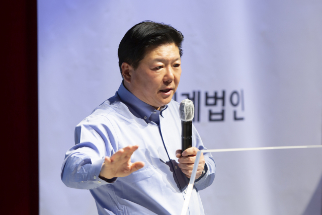 훈수 삼일회계법인 대표가 1일 서울 용산구 본사에서 열린 창립 50주년 기념식에서 기념사를 전하고 있다./사진제공=삼일회계법인