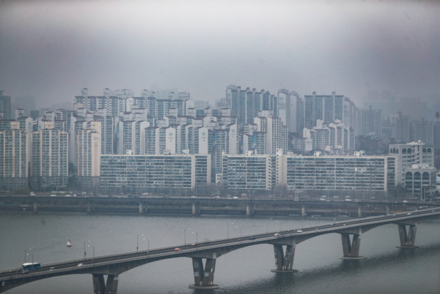 1일 한국부동산원 조사에 따르면 지난달 서울의 주택 종합(아파트·단독·연립주택 포함) 매매가격은 0.38% 올라 전월(0.51%)보다 상승폭이 둔화했다./연합뉴스