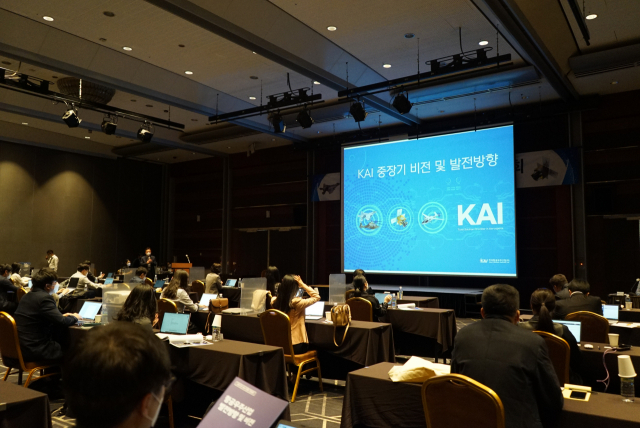 안현호 한국항공우주산업(KAI) 대표이사 사장이 지난 2일 서울 강남구 코엑스에서 열린 기자간담회에서 '항공우주산업 발전 방향 및 비전'을 발표했다./사진제공=KAI