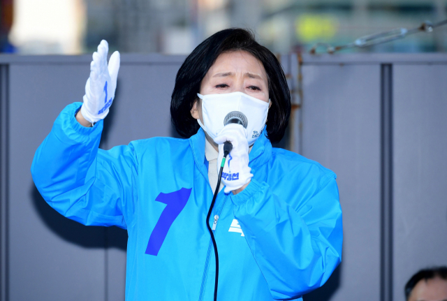 박영선 캠프 '사전투표 이겼다' 문자 돌렸다…선관위 '조사 착수'