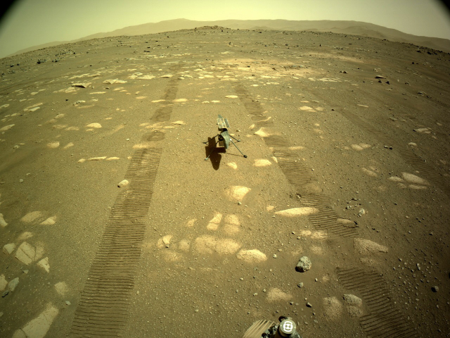 화성 탐사 로버 '퍼서비어런스'가 ‘인저뉴어티’를 포착했다./UPI연합뉴스