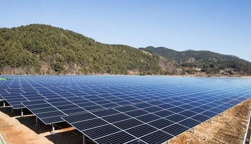 일본 정부 '2030년까지 태양광 발전 60% 확대'