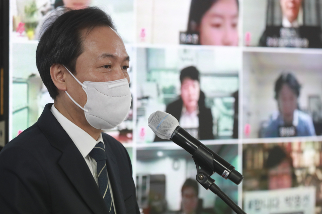 지난달 12일 오전 서울 종로구 박영선 더불어민주당 서울시장 후보 선거 사무소에서 열린 '합니다! 박영선 선거대책위원회 출범식'에서 우상호 공동선대위원장이 발언하고 있다. /국회사진기자단