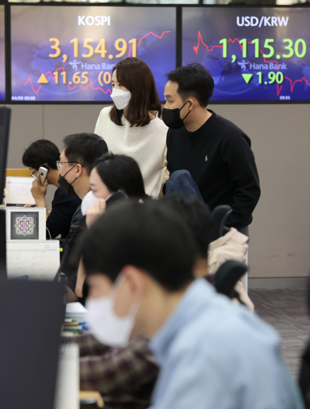 지난 9일 오전 서울 중구 하나은행 딜링룸의 모습 / 연합뉴스