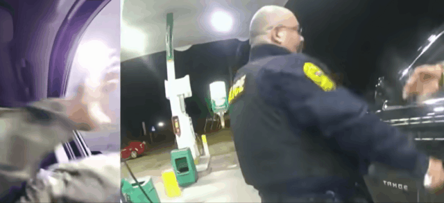 [영상]흑인 군인에 후추 스프레이 뿌리고 폭행한 美 백인 경찰, 결국 해고