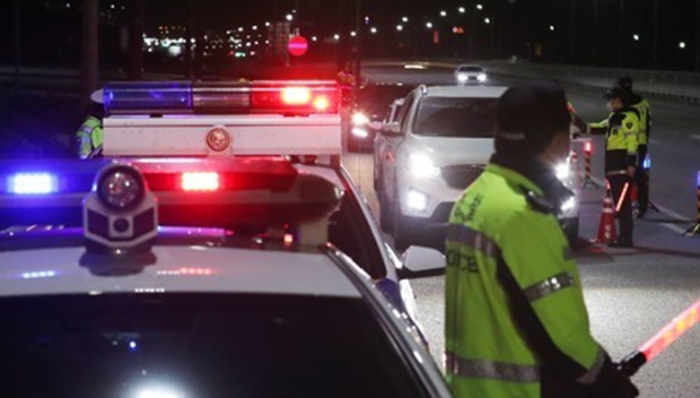 현직 경찰관, 만취 상태로 주차된 차 빼려다 '덜미'