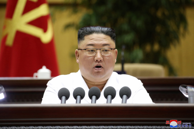 강력한 경제 제재에도 북한이 아직 버티는 이유