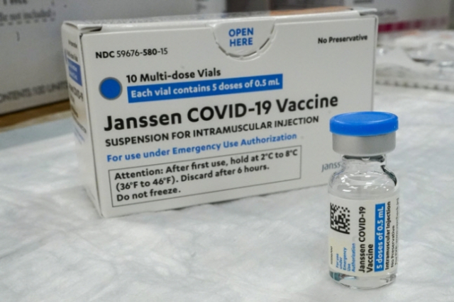 [속보]美CDC·FDA '존슨앤드존슨 코로나 백신 접종 중단 권고'