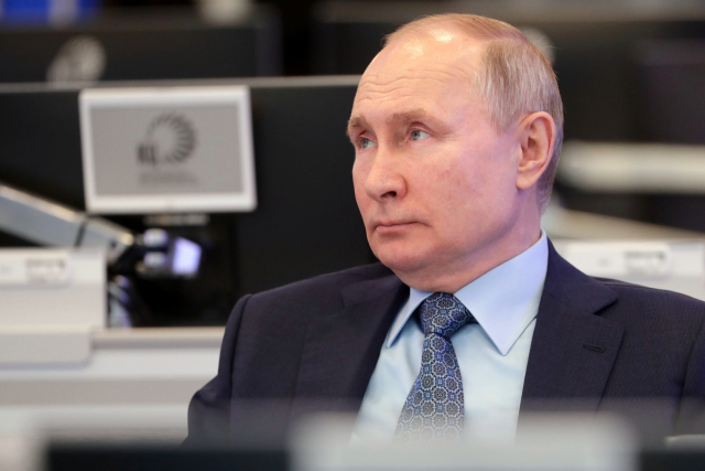 바이든, 푸틴에 우크라이나 긴장 경고…제3국서 정상회담 제의도