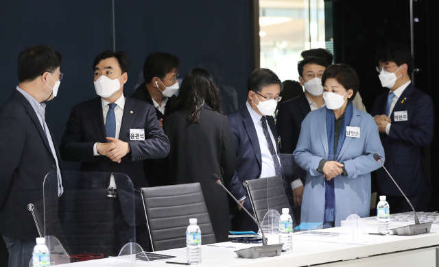 14일 오전 서울 여의도 국민일보 빌딩에서 열린 더불어민주당 의원모임 '더좋은미래'의 비공개 전체회의 현장. /연합뉴스