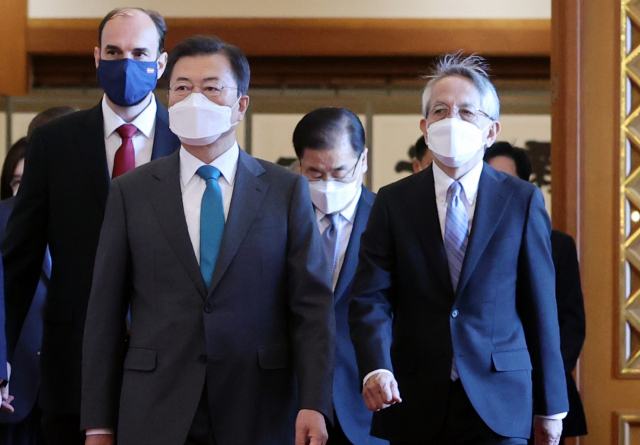 [속보] 文 '日 오염수 방류, 국제해양법재판소 제소 검토하라'